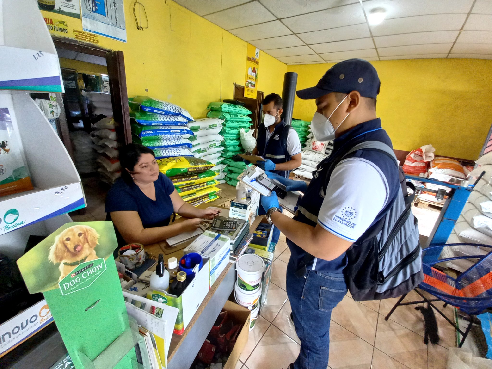 Inspeccionan abastecimiento de insumos agrícolas en agroservicios de La Unión inspeccionan-abastecimiento-de-insumos-agricolas-en-agroservicios-de-la-union